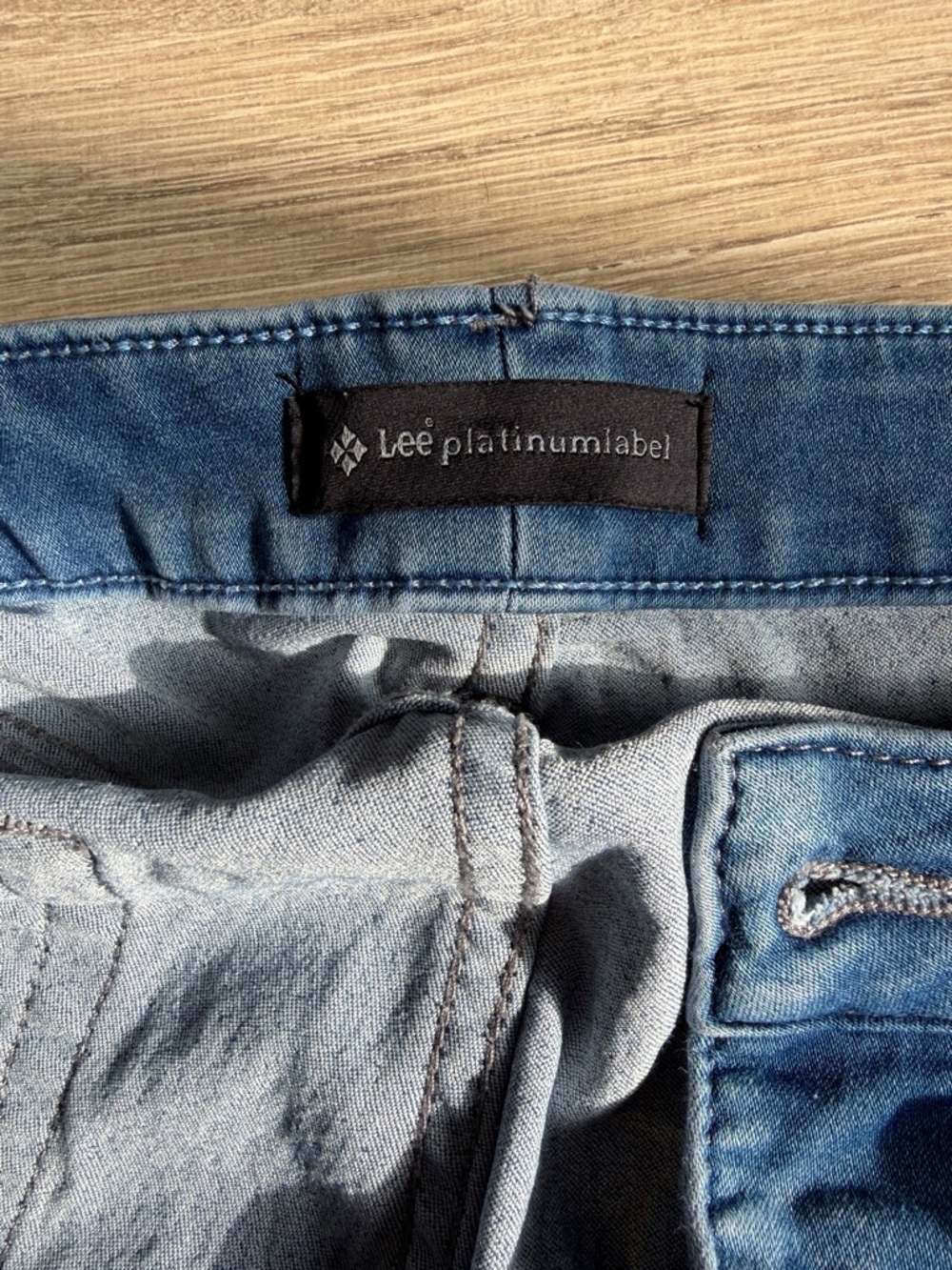 Lee Platinum Label Light Blue Denim Jean Capris Size 14 - Picture 2 of 4